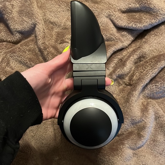 bluetooth brookstone cat ear headphones - Picture 6 of 7